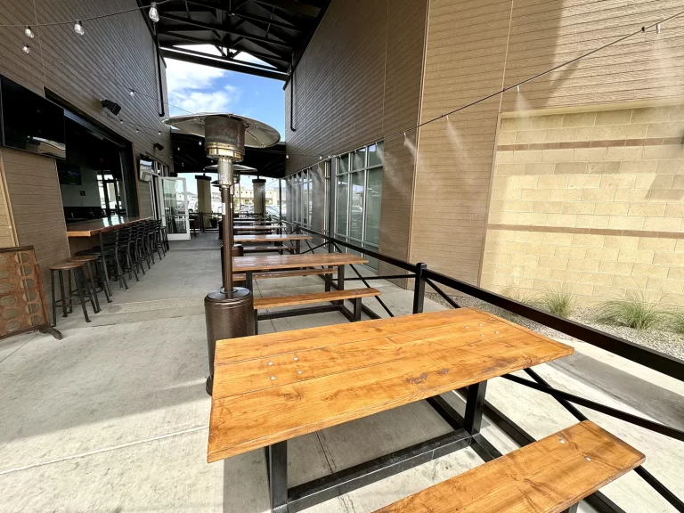 Element Mist Commercial Misting System solutions - An outdoor restaurant patio with a misting system